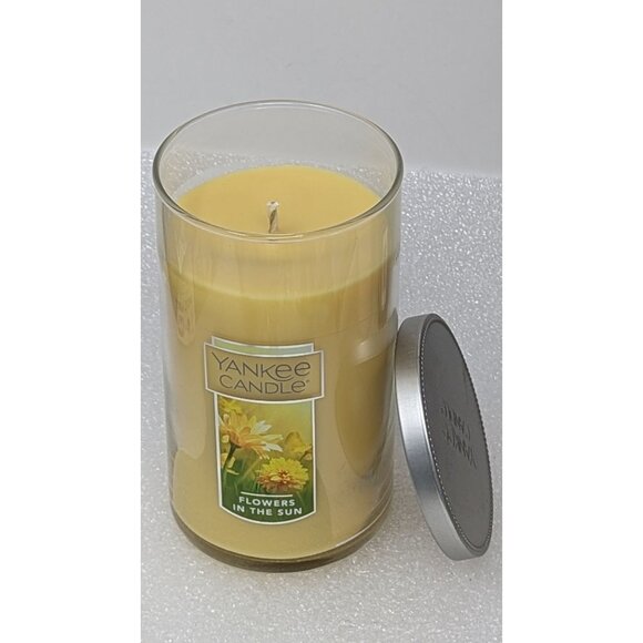 Yankee Candle Flowers In The Sun Scented Candle 12 oz Glass Jar With Lid - Picture 1 of 3